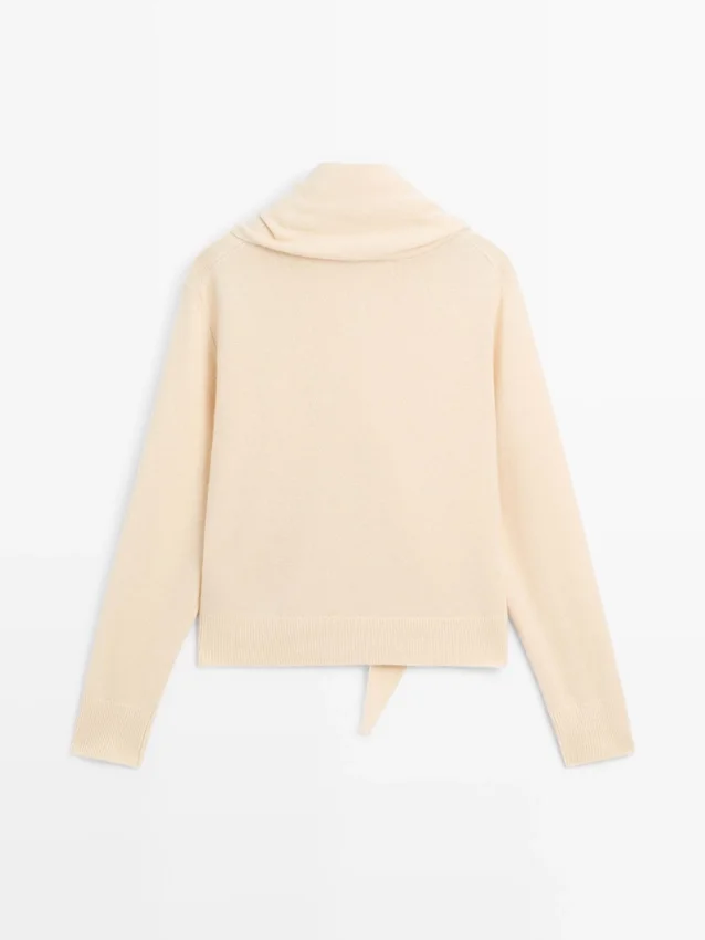 Strickpullover mit Schals-Detail Strickpullover mit Schals-Detail