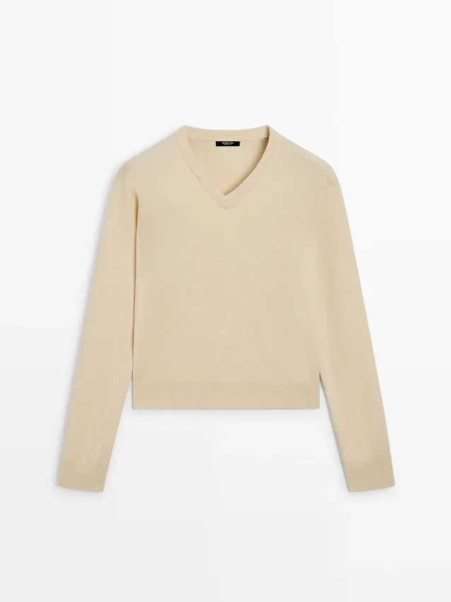 Strickpullover mit V-Ausschnitt Strickpullover mit V-Ausschnitt