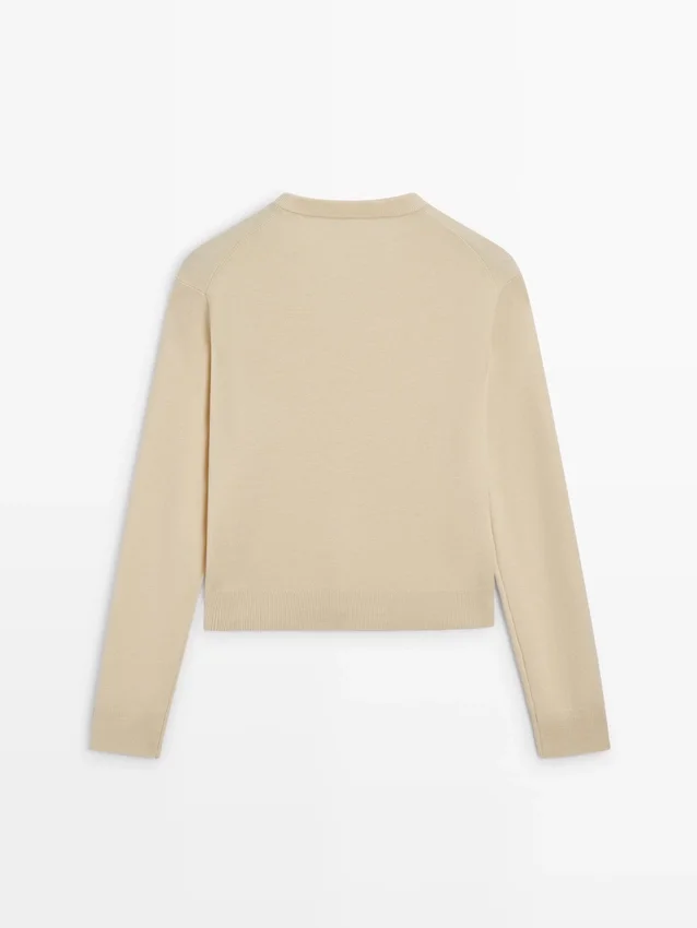 Strickpullover mit V-Ausschnitt Strickpullover mit V-Ausschnitt