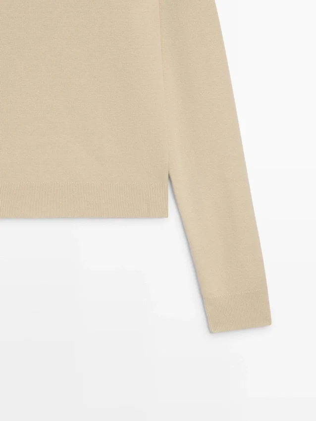 Strickpullover mit V-Ausschnitt Strickpullover mit V-Ausschnitt