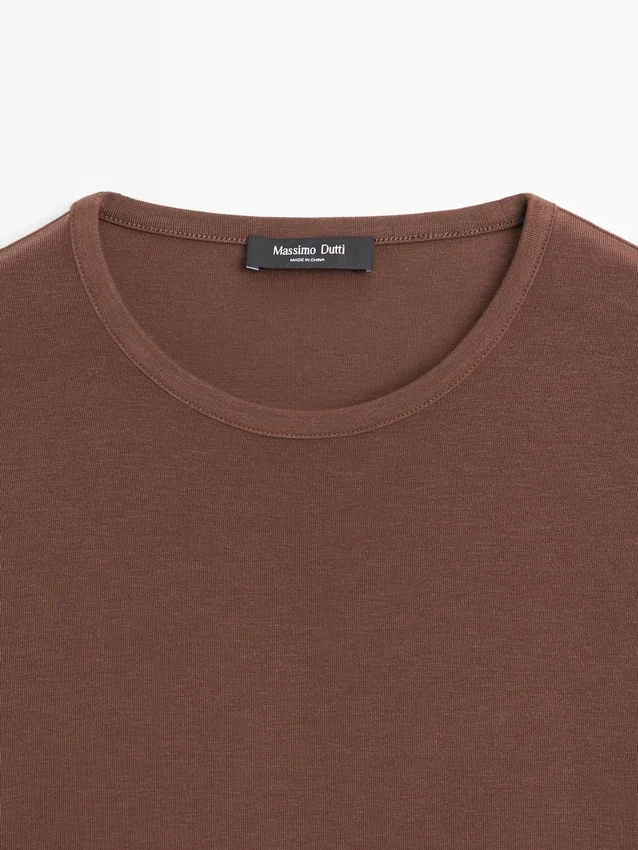 T-Shirt mit kurzen Ärmeln aus Lyocell-Mischung T-Shirt mit kurzen Ärmeln aus Lyocell-Mischung