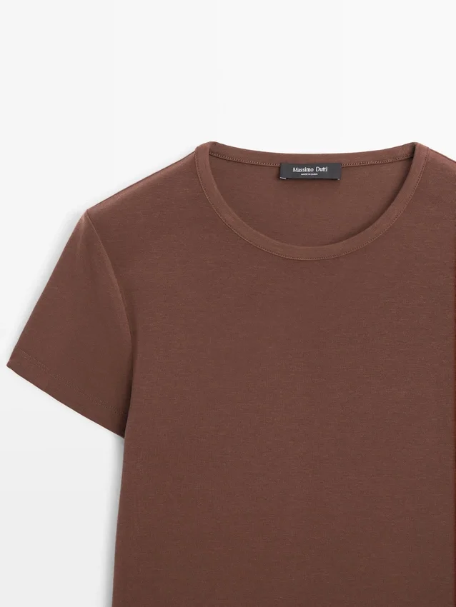 T-Shirt mit kurzen Ärmeln aus Lyocell-Mischung T-Shirt mit kurzen Ärmeln aus Lyocell-Mischung