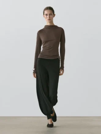 T-Shirt mit Trichterkragen