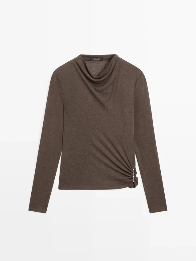 T-Shirt mit Trichterkragen T-Shirt mit Trichterkragen