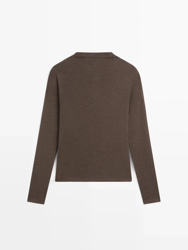 T-Shirt mit Trichterkragen T-Shirt mit Trichterkragen