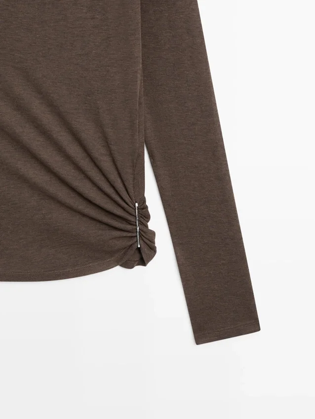 T-Shirt mit Trichterkragen T-Shirt mit Trichterkragen