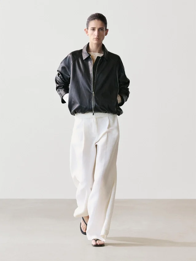 T-Shirt mit U-Boot-Ausschnitt und Spitzendetail T-Shirt mit U-Boot-Ausschnitt und Spitzendetail