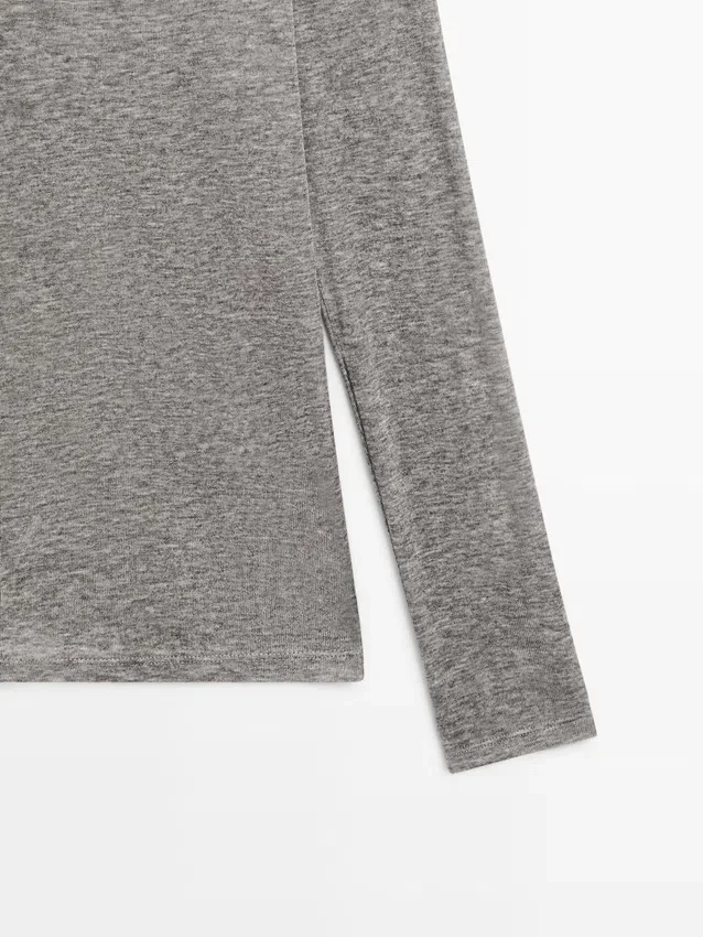 T-Shirt mit V-Ausschnitt und Spitzendetail T-Shirt mit V-Ausschnitt und Spitzendetail