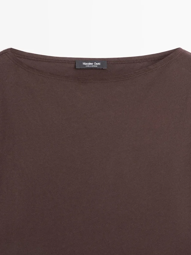 T-Shirts aus 100 % Baumwolle mit U-Boot-Ausschnitt T-Shirts aus 100 % Baumwolle mit U-Boot-Ausschnitt