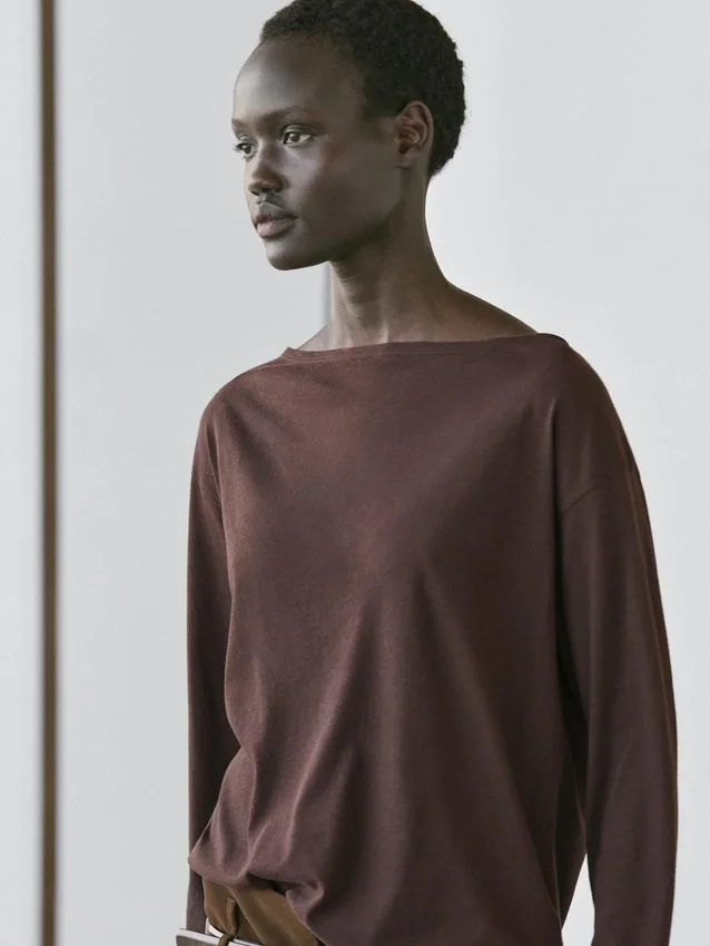 T-Shirts aus 100 % Baumwolle mit U-Boot-Ausschnitt T-Shirts aus 100 % Baumwolle mit U-Boot-Ausschnitt