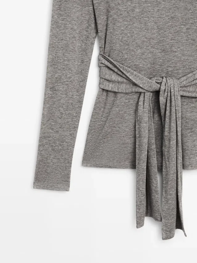 T-Shirts mit Krawatten-Detail T-Shirts mit Krawatten-Detail