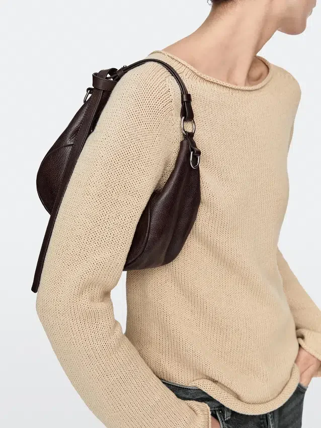 Tasche aus Nappaleder mit Metallschnalle Tasche aus Nappaleder mit Metallschnalle