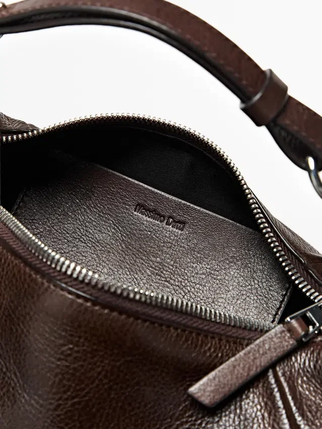 Tasche aus Nappaleder mit Metallschnalle Tasche aus Nappaleder mit Metallschnalle