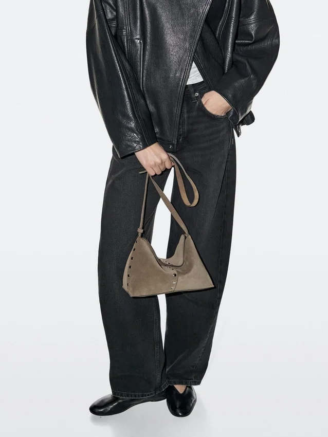 Tasche aus Spaltleder mit Nietenverzierung Tasche aus Spaltleder mit Nietenverzierung