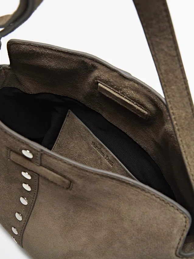 Tasche aus Spaltleder mit Nietenverzierung Tasche aus Spaltleder mit Nietenverzierung