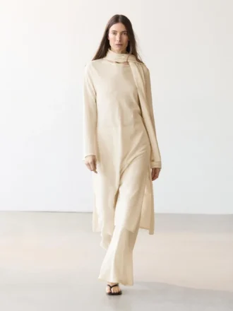 Total Look: Fließendes Tunika-Kleid