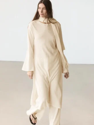 Total Look: Fließendes Tunika-Kleid