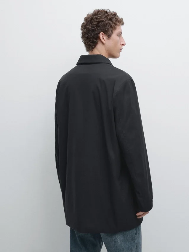 Trenchcoat aus wasserabweisendem Material Trenchcoat aus wasserabweisendem Material