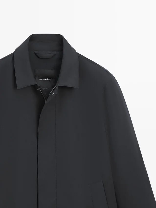 Trenchcoat aus wasserabweisendem Material Trenchcoat aus wasserabweisendem Material