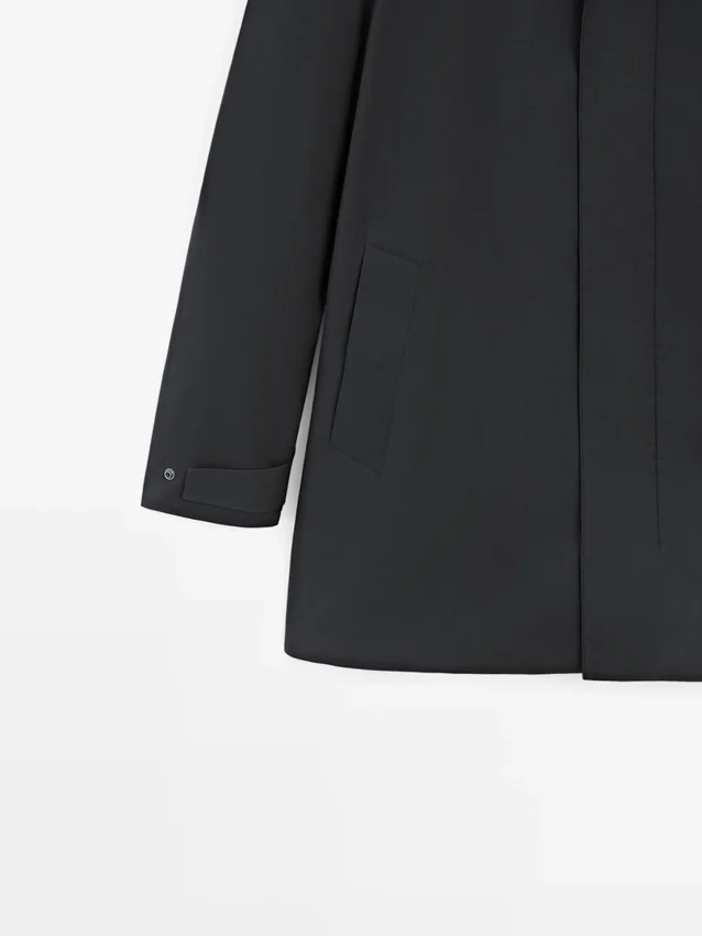 Trenchcoat aus wasserabweisendem Material Trenchcoat aus wasserabweisendem Material