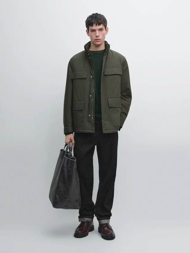 Wasserabweisende Daunenjacke mit Taschen Wasserabweisende Daunenjacke mit Taschen