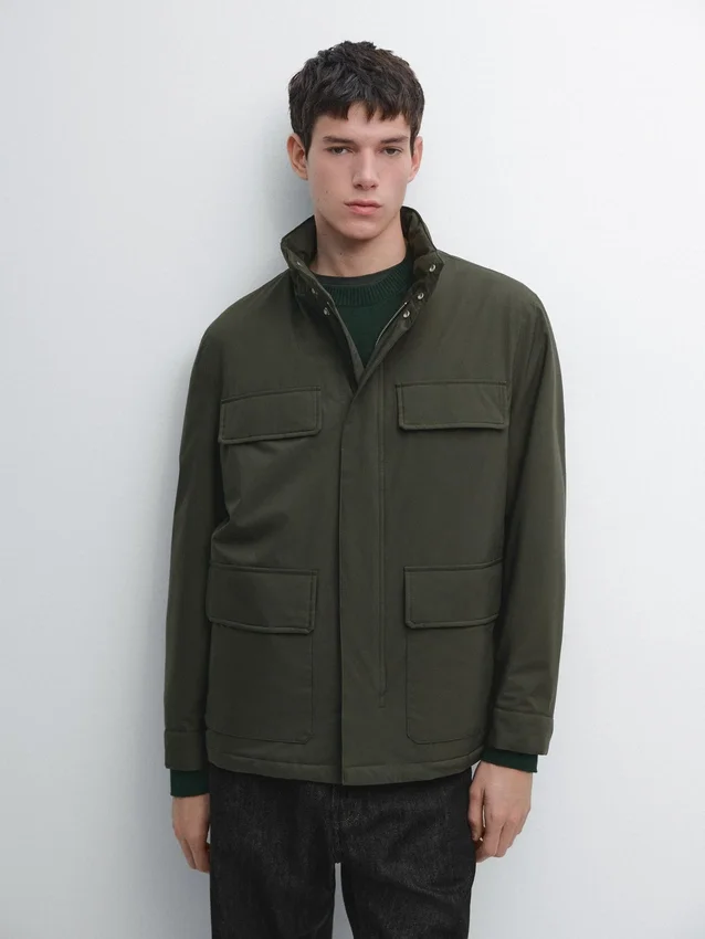 Wasserabweisende Daunenjacke mit Taschen Wasserabweisende Daunenjacke mit Taschen