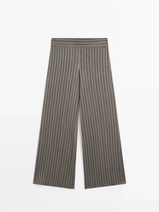 Weit geschnittene Hose mit gestreiften Details Weit geschnittene Hose mit gestreiften Details