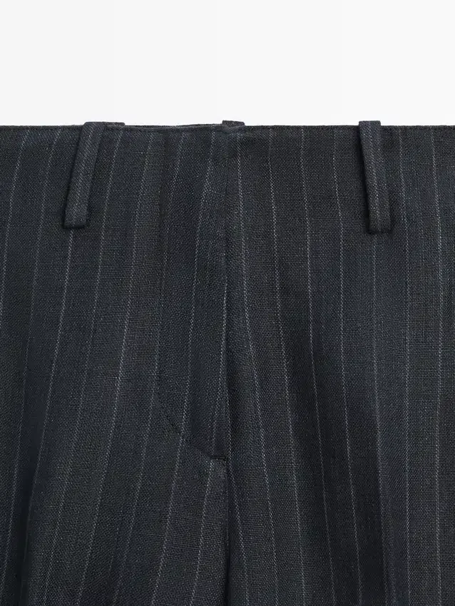 Weit geschnittene Leinen-Hose mit Nadelstreifen Weit geschnittene Leinen-Hose mit Nadelstreifen