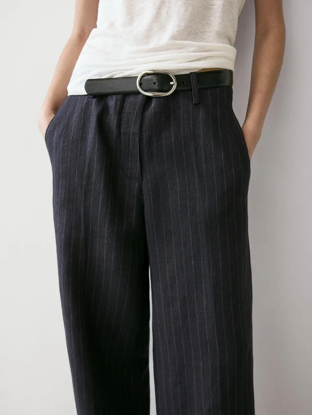 Weit geschnittene Leinen-Hose mit Nadelstreifen Weit geschnittene Leinen-Hose mit Nadelstreifen