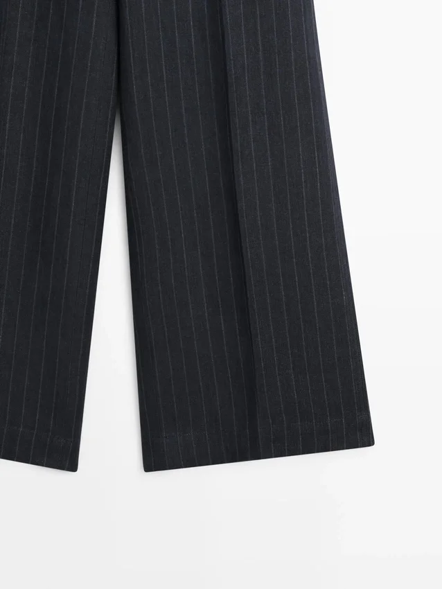 Weit geschnittene Leinen-Hose mit Nadelstreifen Weit geschnittene Leinen-Hose mit Nadelstreifen