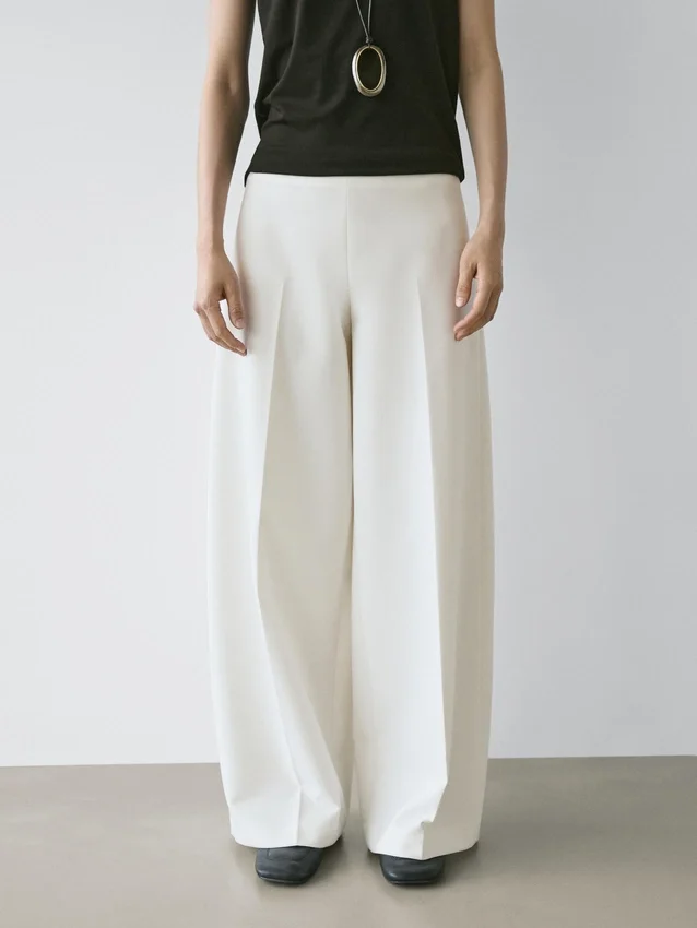 Weit geschnittene, voluminöse Hose Weit geschnittene, voluminöse Hose