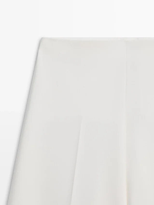 Weit geschnittene, voluminöse Hose Weit geschnittene, voluminöse Hose