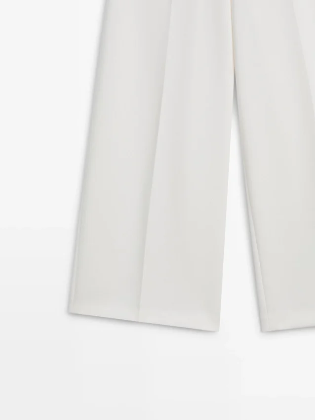 Weit geschnittene, voluminöse Hose Weit geschnittene, voluminöse Hose