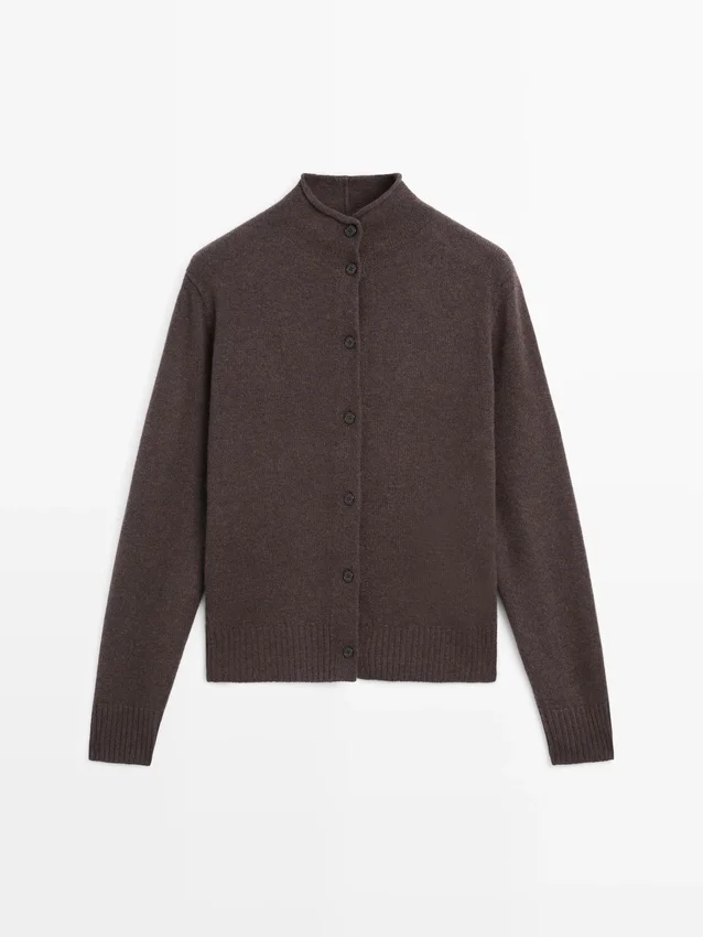 Woll-Cardigan mit hohem Kragen Woll-Cardigan mit hohem Kragen