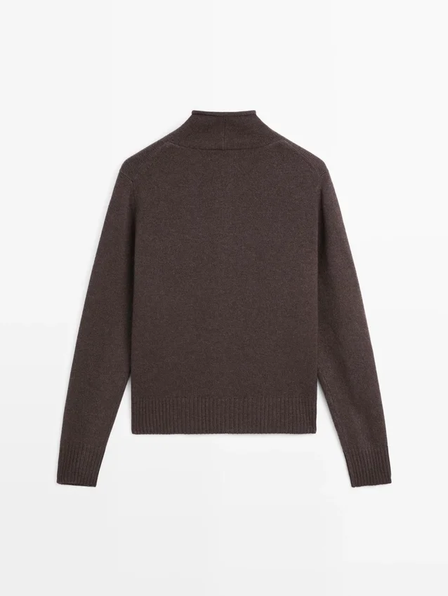 Woll-Cardigan mit hohem Kragen Woll-Cardigan mit hohem Kragen